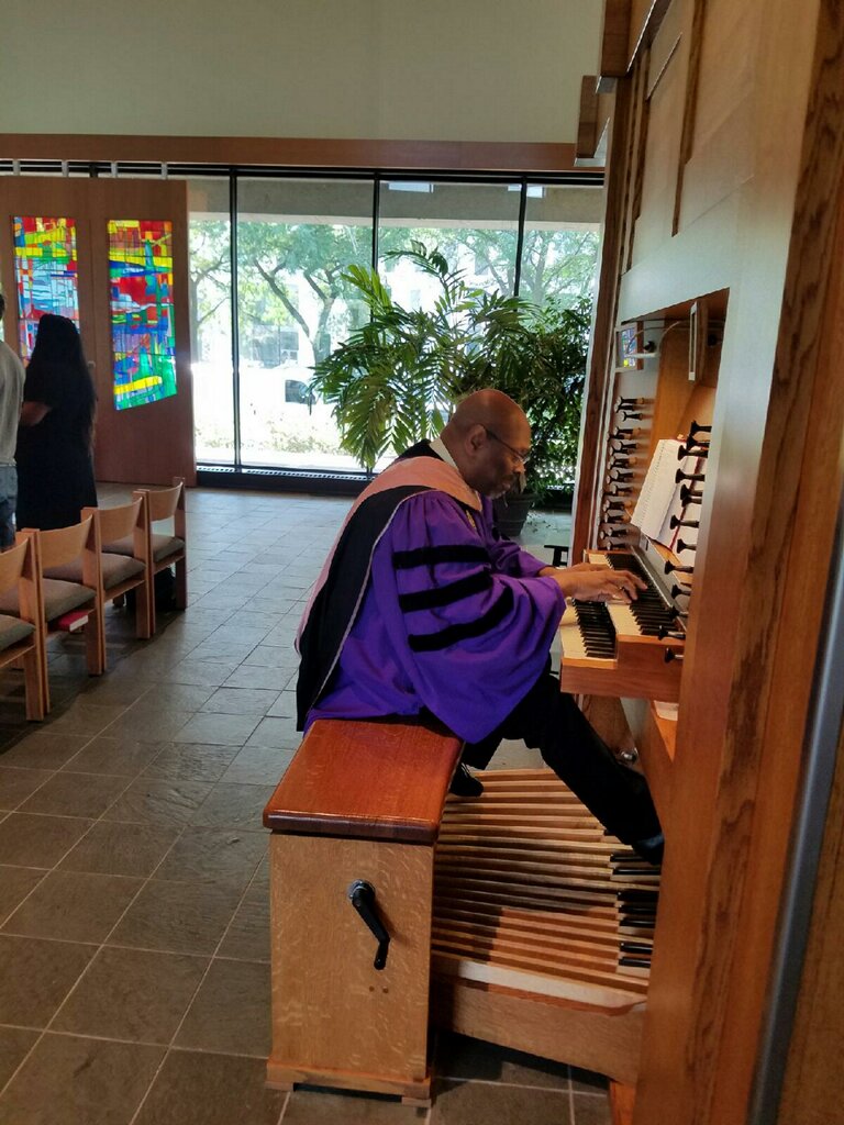 Doc plays organ for LSTC worship service